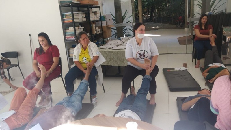 Curso de Reflexologia Podal é promovido para os profissionais da área da Saúde em Araguari