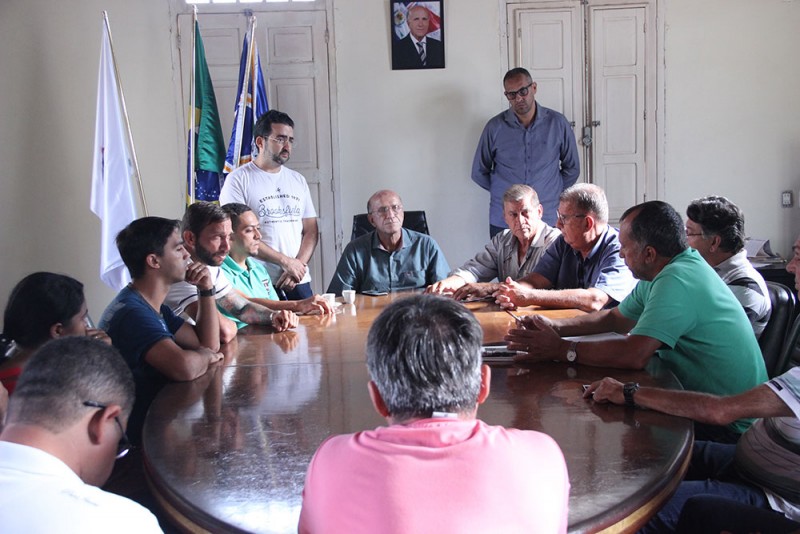 Prefeito Marcos Coelho (MDB) se reúne com representantes do Residencial Madrid