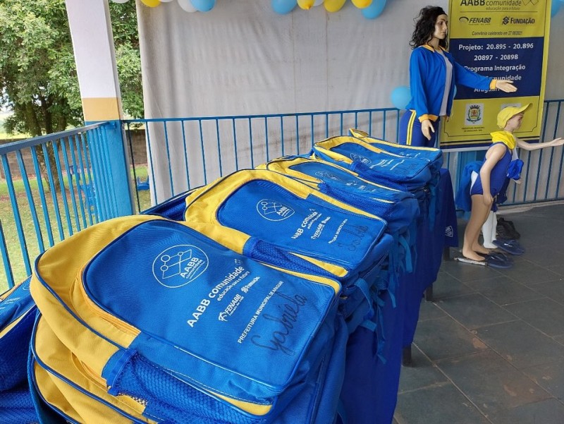 Educação de Araguari em Movimento: Entrega de kits do Programa AABB Comunidade