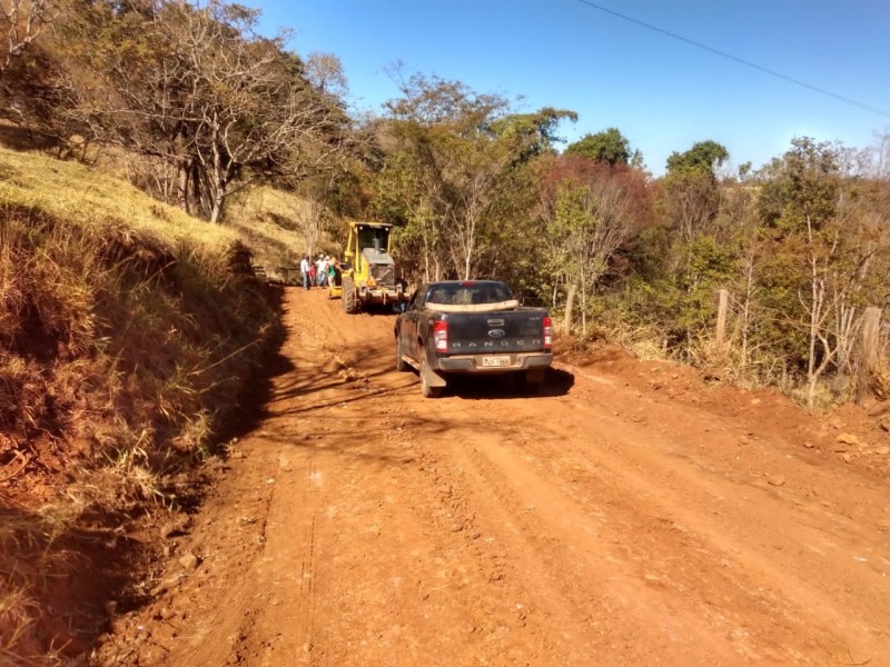Secretaria de Obras segue cronograma de trabalho nas estradas rurais do município