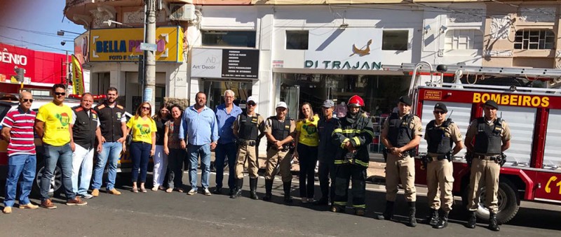 Simulação de acidente é realizada na abertura da Semana Nacional de Trânsito em Araguari