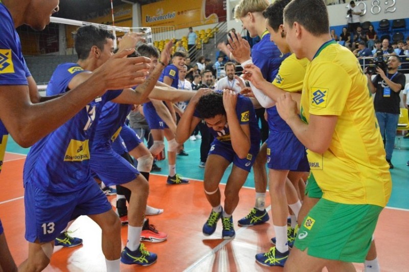 Brasil volta vencer pelo Sul-Americano de Vôlei em grande jogo diante do Chile