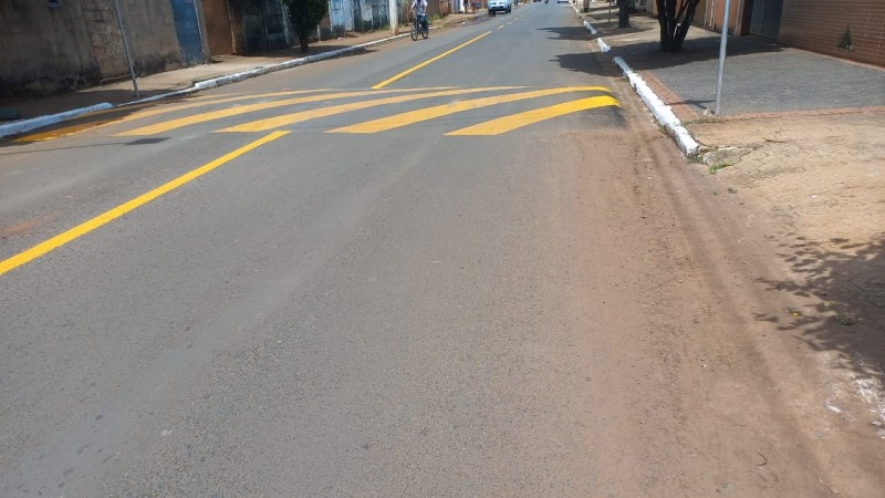 Sinalização de solo está sendo recuperada no bairro Novo Horizonte