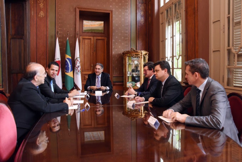 Fernando Pimentel recebe Marcos Coelho em audiência oficial