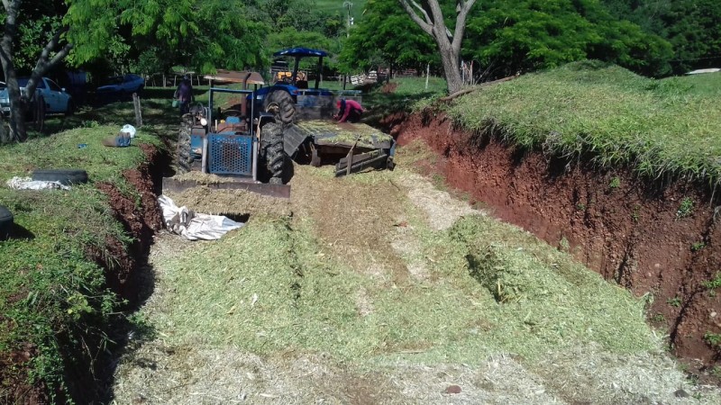 Secretaria de Agricultura auxilia produtores na produção de silagem