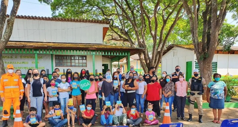 Secretarias de Trânsito e Educação promovem palestra para alunos do CEM Vilagran Cabrita