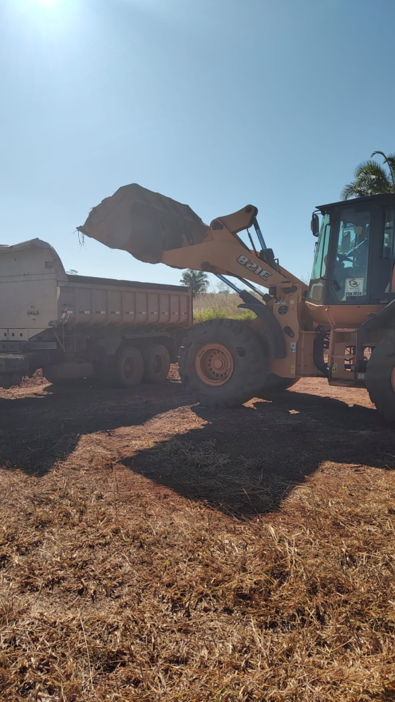 Manutenção das estradas rurais ocorre em cinco regiões diferentes da zona rural