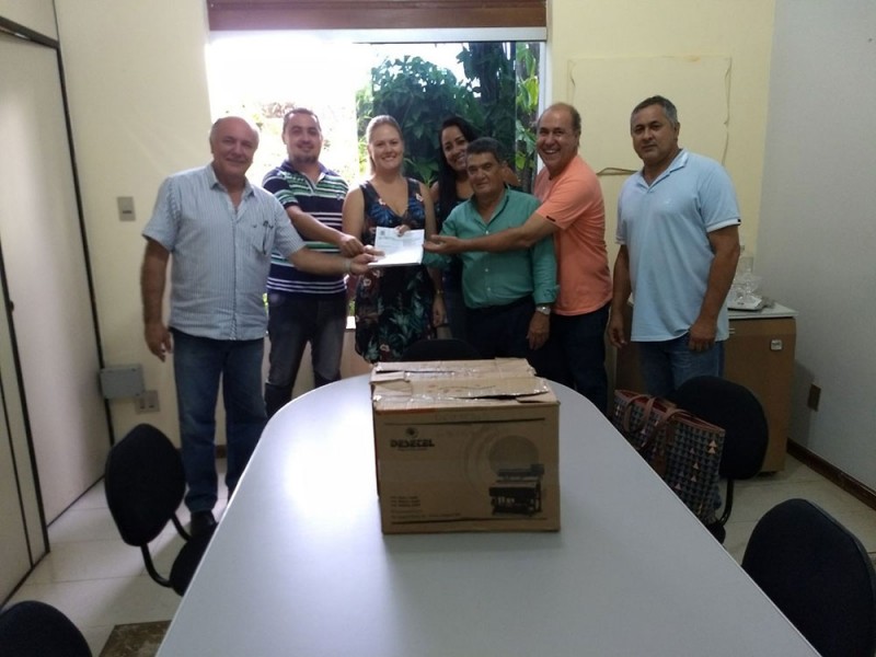 Secretarias de Planejamento e Esportes entregam processo final para reforma do Ginásio Poliesportivo para o setor de Licitação da Prefeitura de Araguari