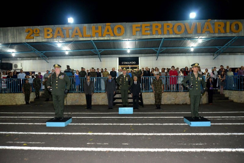 Prefeito Marcos Coelho prestigia passagem de comando