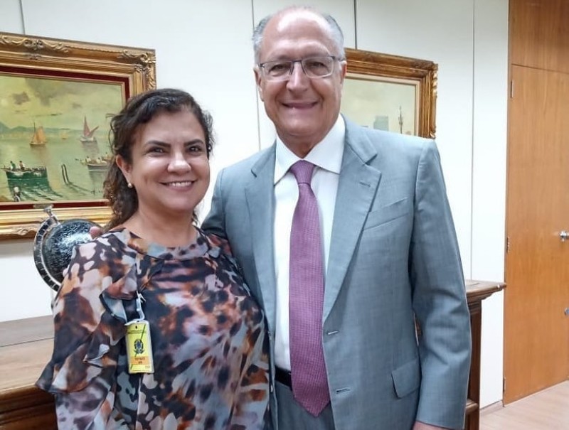 Vice-prefeita e comitiva da FAEC se reúnem com Federação de Artesanato e vice-presidente da República
