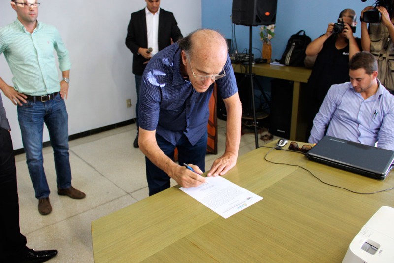 Assinatura de Ordem de Serviço de reinício das obras da ETE