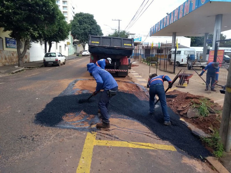 Prefeitura realiza operação tapa-buracos