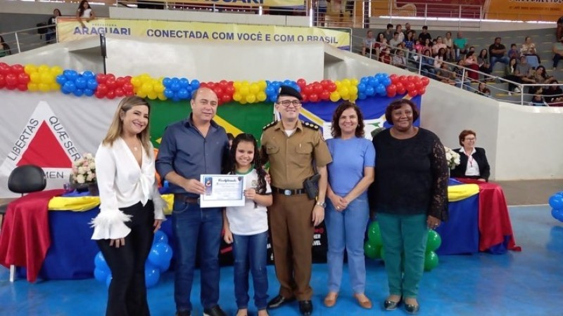O 53º Batalhão de Polícia Militar de Araguari realizou na manhã deste sábado (9), a Solenidade de Formatura do Programa Educacional de Resistência às Drogas - Proerd.