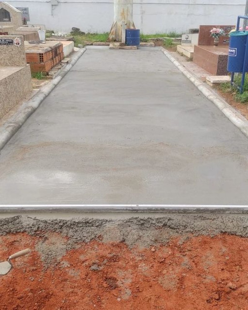Aplicação de concreto armado é iniciada no Cemitério Bom Jesus