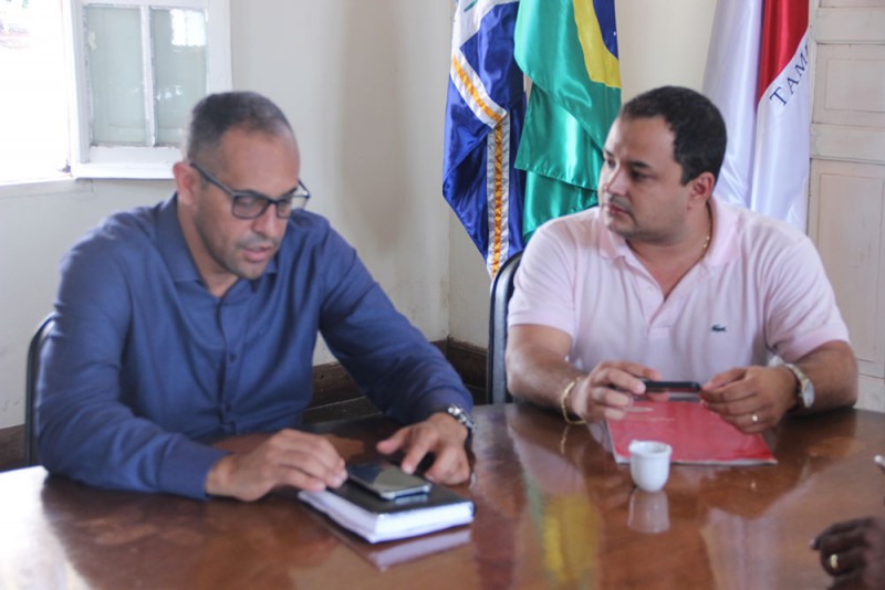 Prefeito recebe gerente de expansão do Supermercado Bahamas