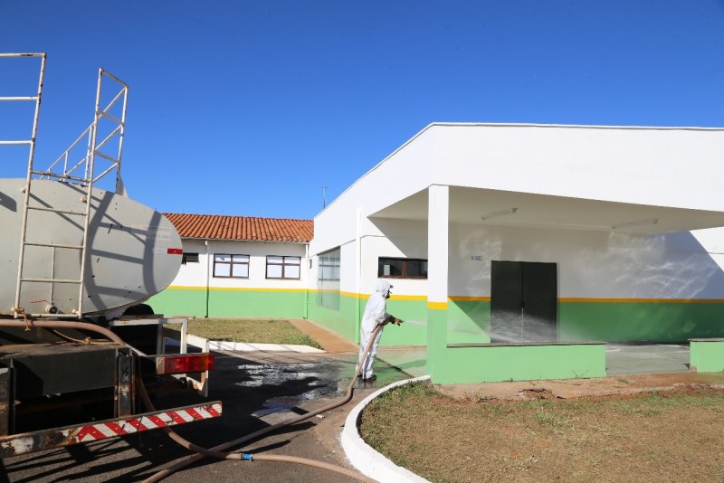 Prefeitura de Araguari realiza desinfecção em alguns pontos importantes da cidade