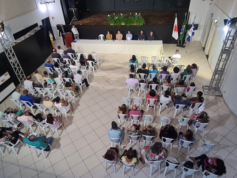 Moradores do Residencial Alvorada recebem Certidões de Posse
