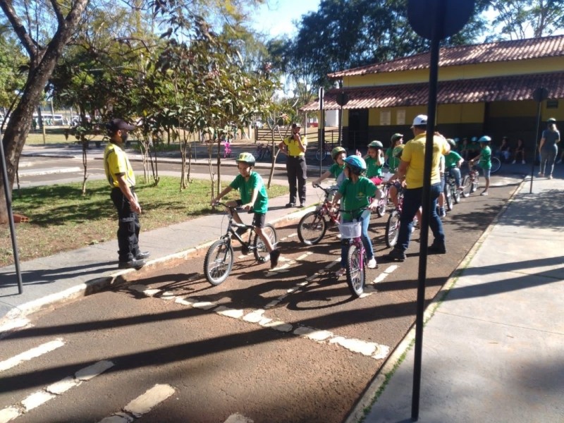 Alunos participam de programa importante com Agentes de Trânsito em Uberlândia