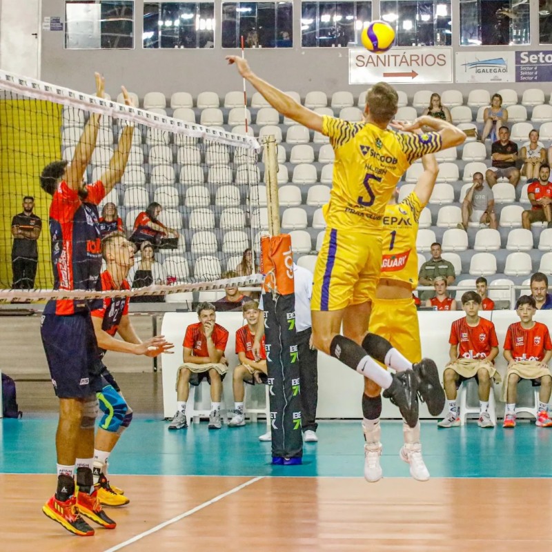 Mesmo com derrota Araguari Vôlei traz ponto importante de Blumenau 