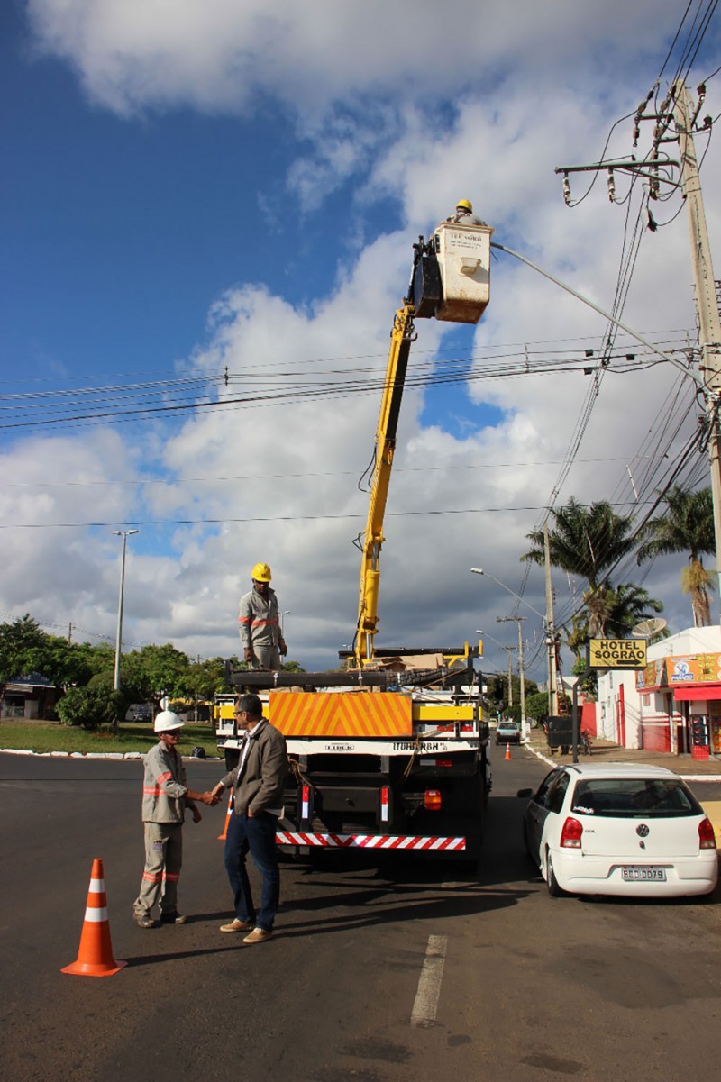 Av. Mato Grosso recebe iluminação de LED