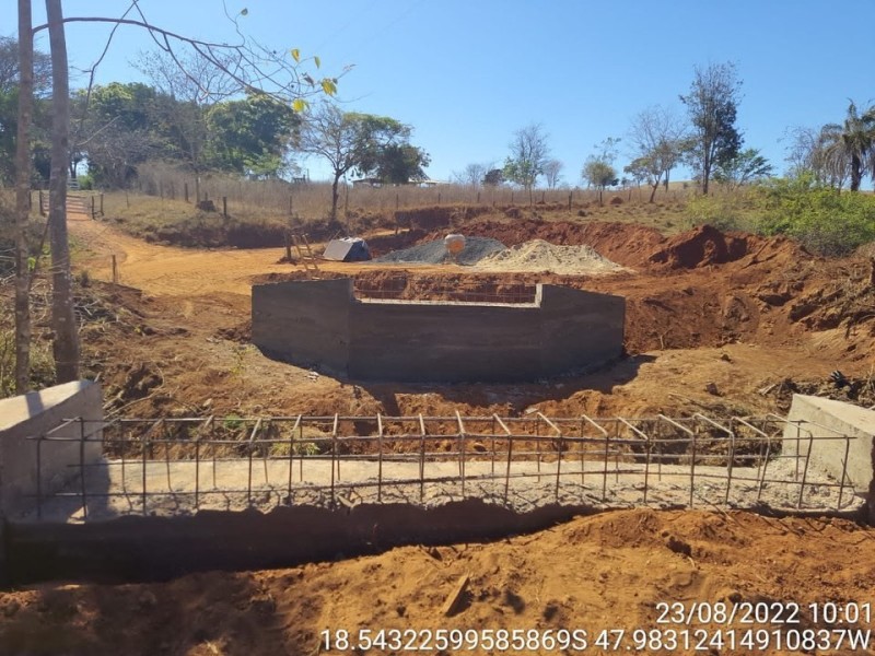 Secretaria de Obras acompanha construção de nova ponte na região do Varjão