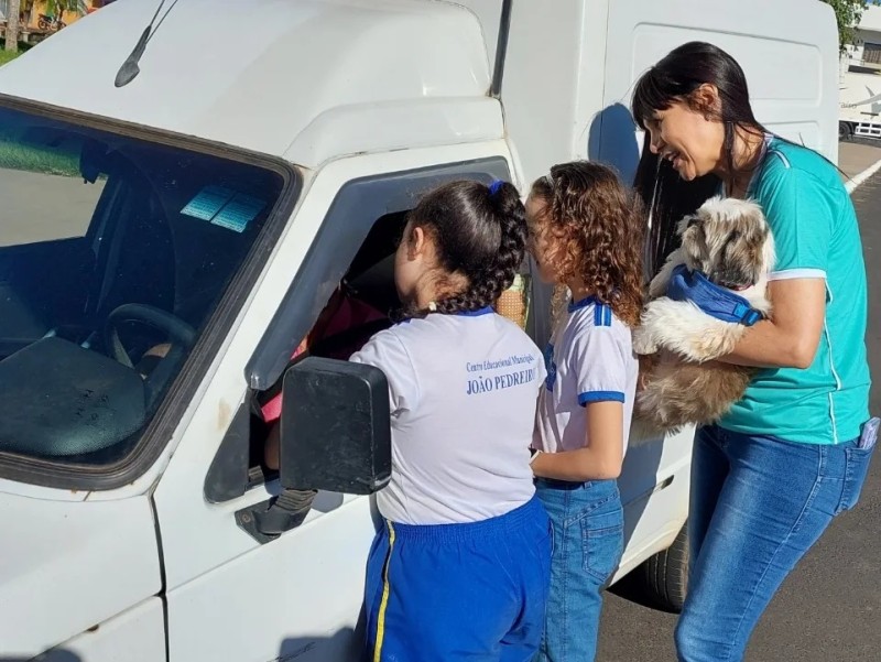 Blitz educativa em prol dos animais