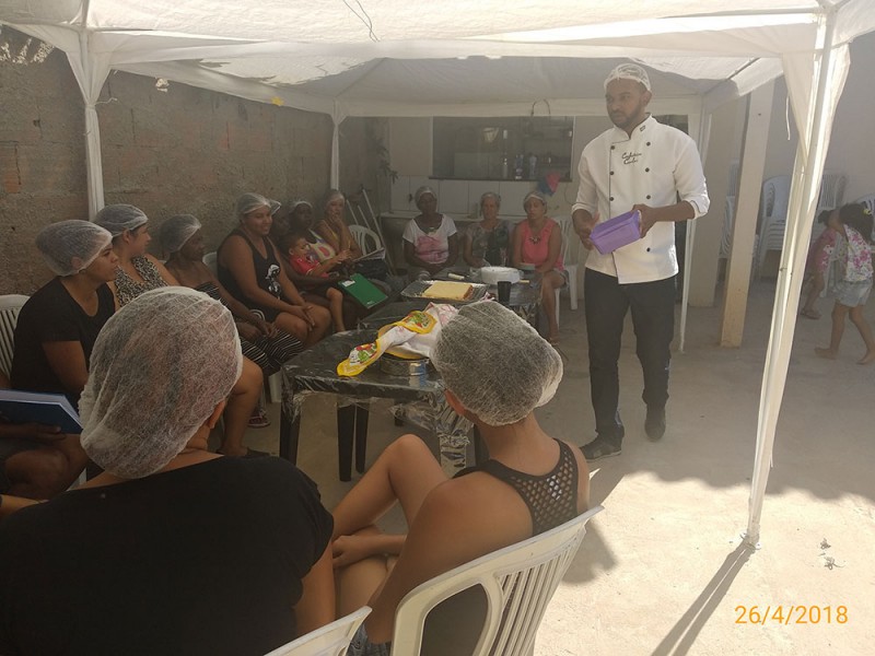 Prefeitura de Araguari oferece curso de confeitaria aos moradores do residencial Bela Suiça III