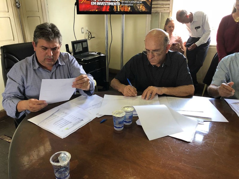 Prefeitos da região do Triângulo Norte, se reúnem em Araguari durante reunião da AMVAP