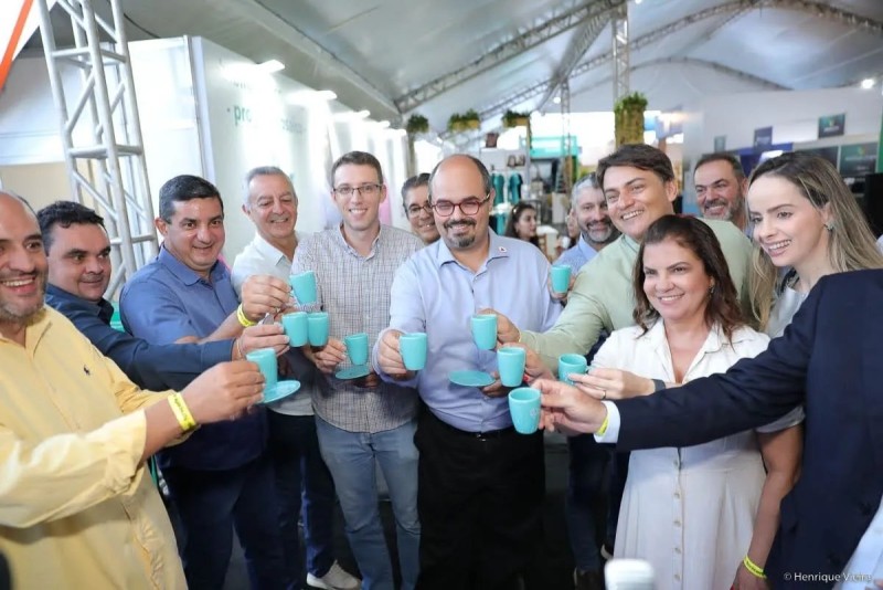 Abertura de Fenicafé Araguari contou com lideranças políticas de várias cidades do estado