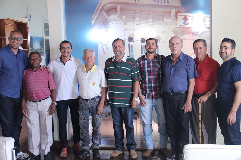 Prefeito, Secretários e Vereadores se reúnem com representantes do Bairro Gutierrez