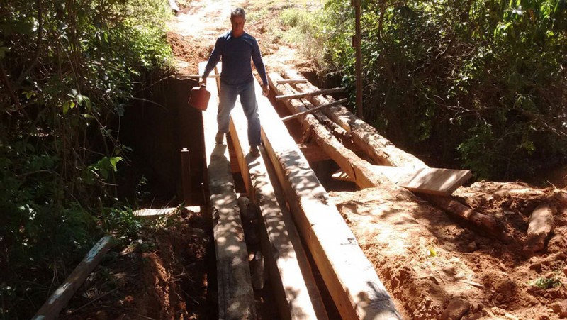 Nova ponte da Estrada do Curral de Pedras está sendo construída