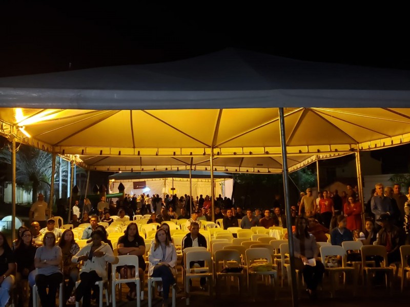 Encontro Cristão contra as Drogas e pela Paz é realizado em frente ao Palácio dos Ferroviários