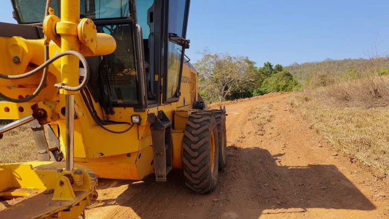 Semana inicia com forte atuação nas estradas rurais do município