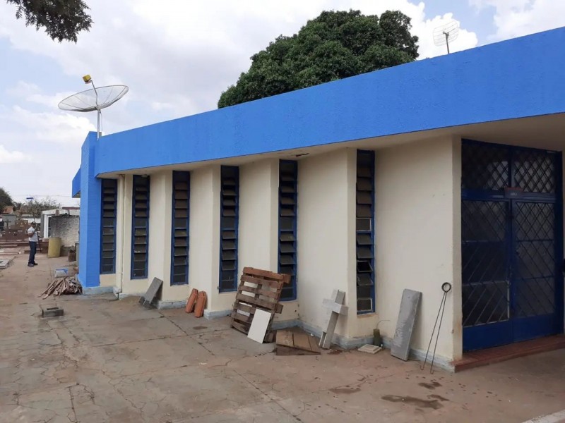 Prefeitura promove reforma e pintura em Capela do Cemitério Bom Jesus