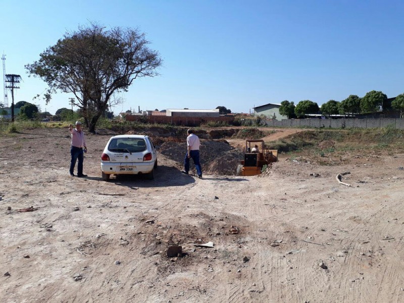 Prefeito visita obra no Bairro Independência