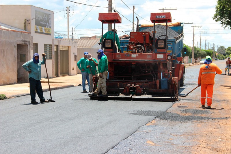 Devido ao grande fluxo de veículos, Rua Modesto Borela passa por revitalização