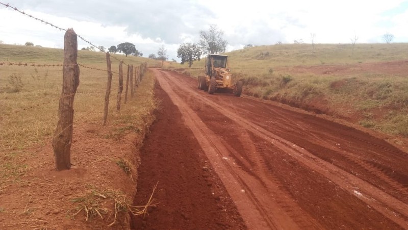 Semana inicia com quatro equipes realizando manutenção nas estradas rurais