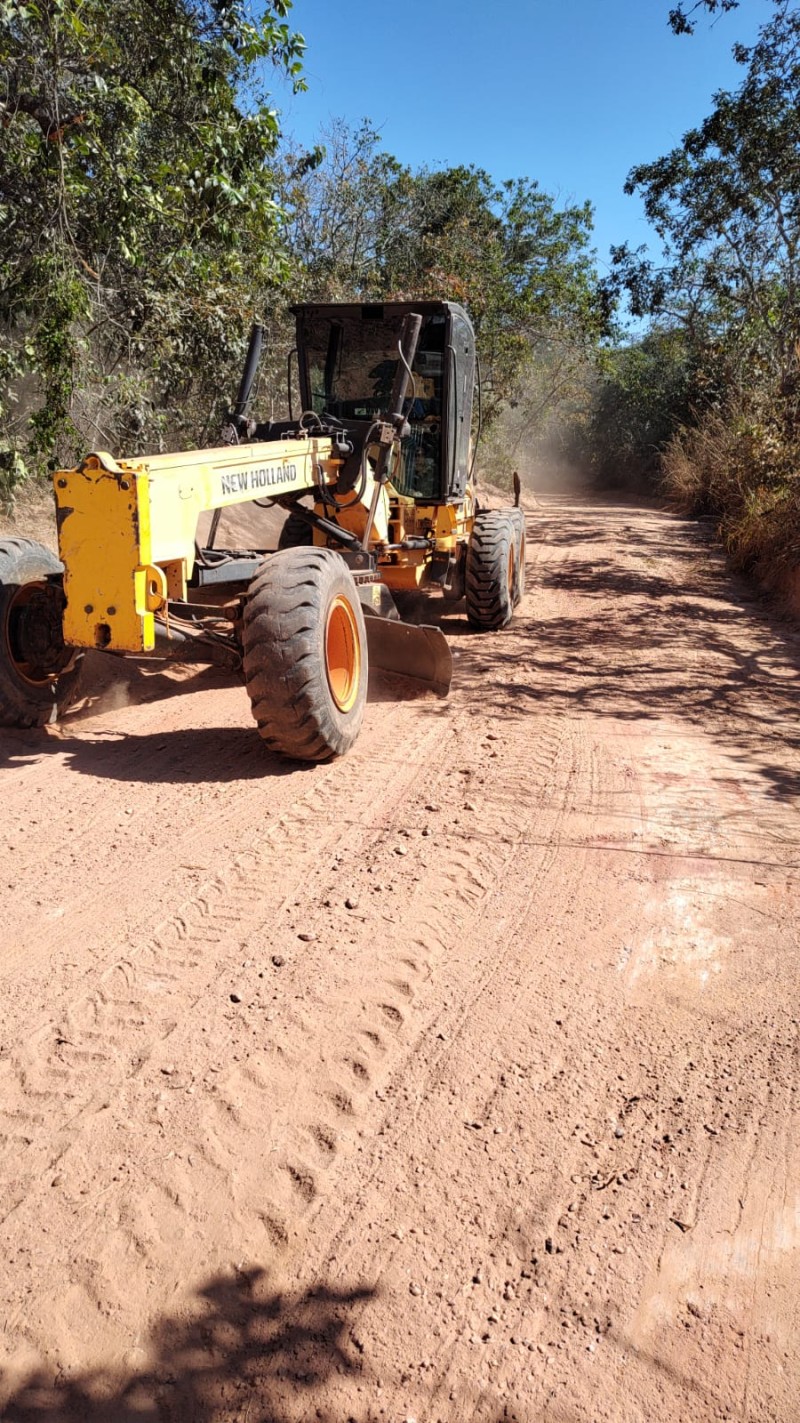 Manutenção das estradas ocorre todos os dias na zona rural do município 