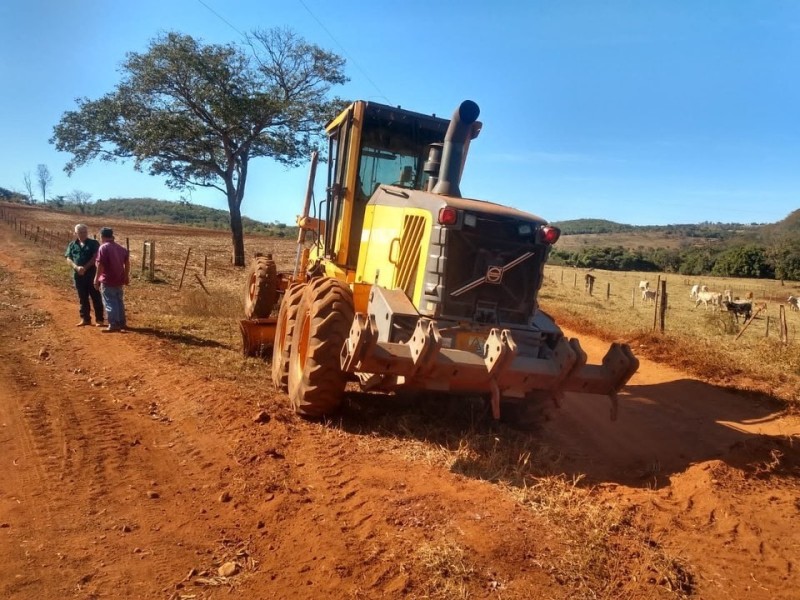 Recuperação das estradas rurais continua ocorrendo na zona rural do município