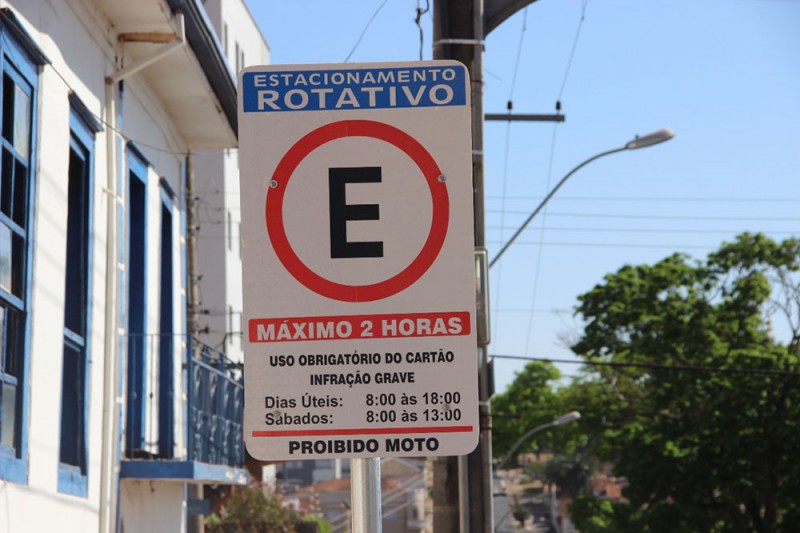 Começou hoje fase de adaptação da zona azul em Araguari