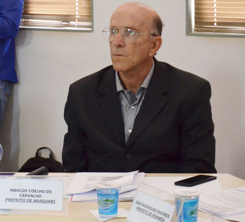 Prefeitos da região se reúnem na AMVAP para discutir as finanças.