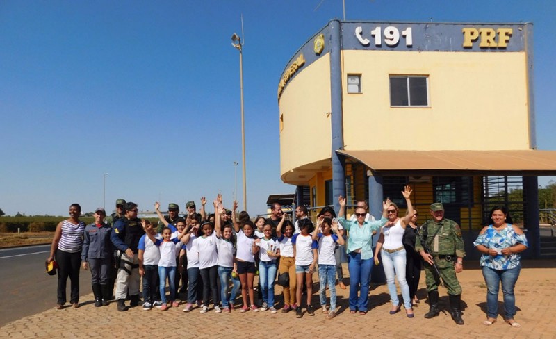 Blitz Educativa na BR 050 inicia as comemorações da Semana Florestal