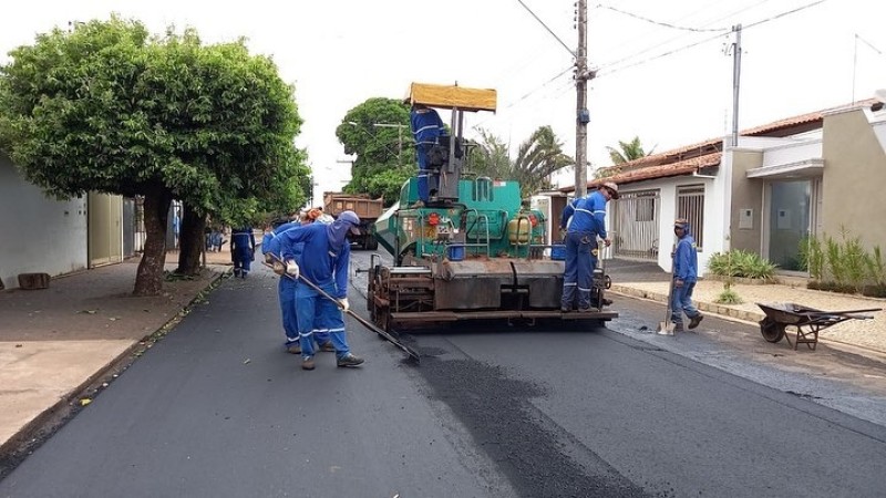 Recapeamento beneficia avenidas e ruas de vários bairros de Araguari