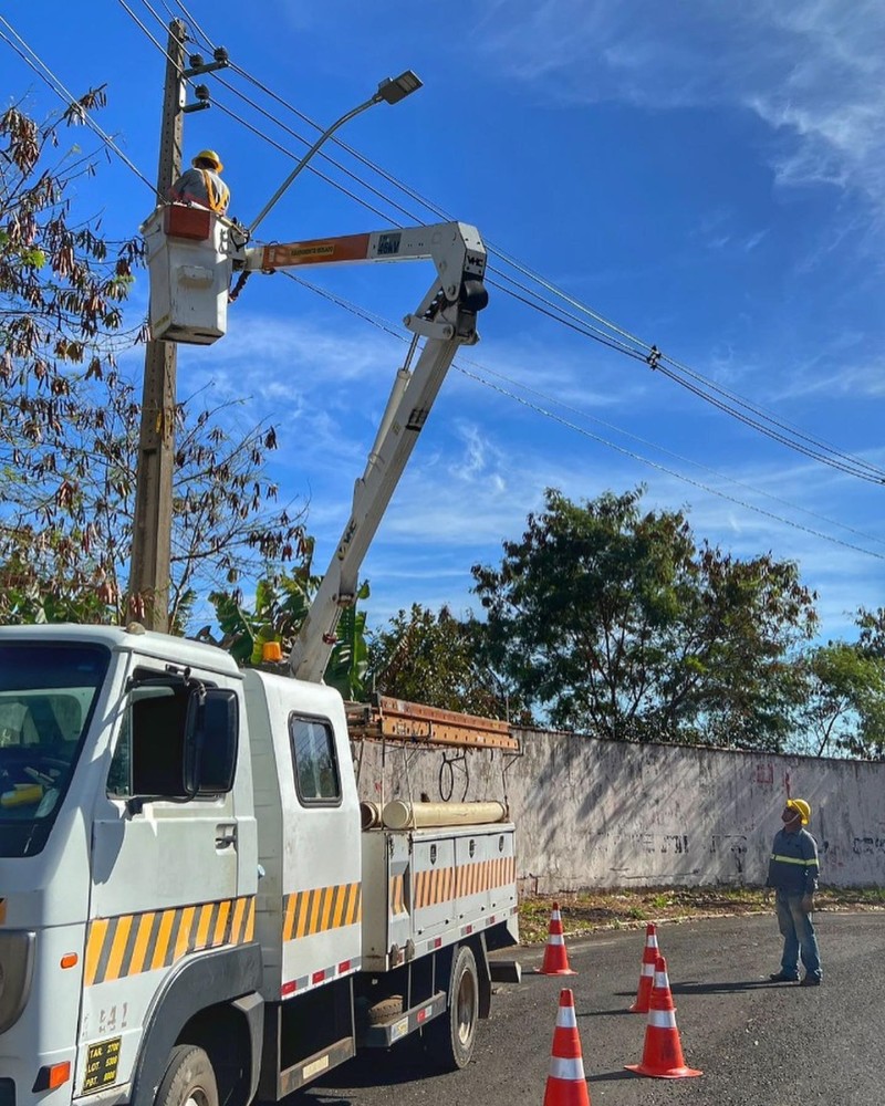 Obras visam melhorar a iluminação pública no bairro Gutierrez