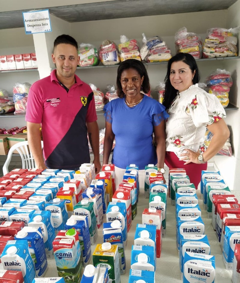 90 litros de leite são arrecadados e doados ao Banco de Alimentos de Araguari