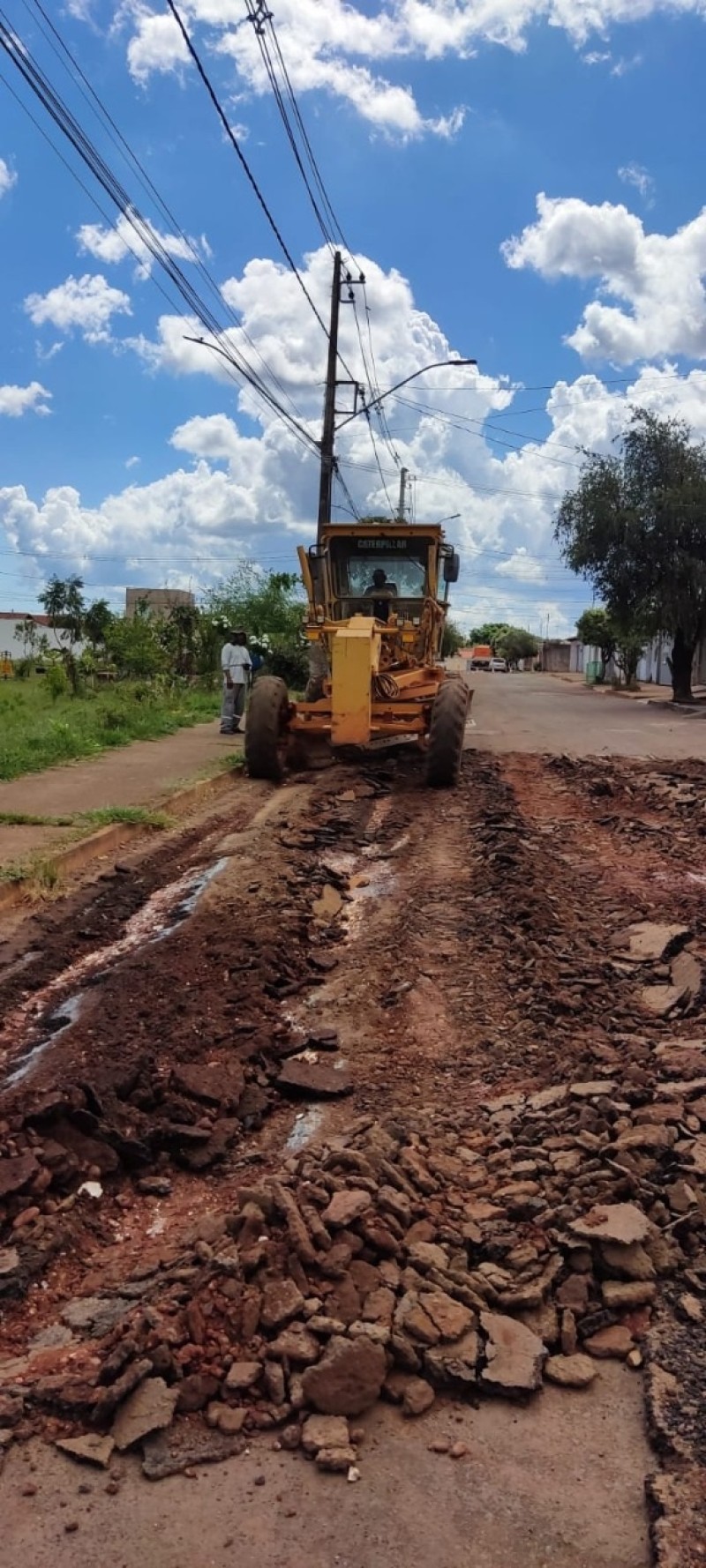 Obras de reconstrução de pavimento são realizadas no Bairro Millenium