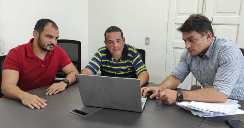 Equipe da prefeitura de Araguari realiza força-tarefa na madrugada e consegue aumento salarial dos médicos do município