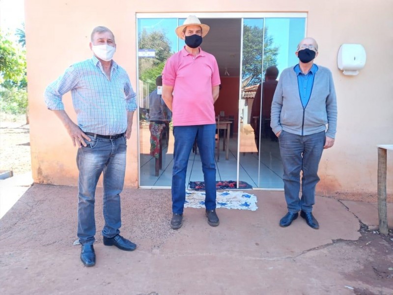 Secretaria de Agricultura trabalha na instalação de mata-burros na zona rural do município