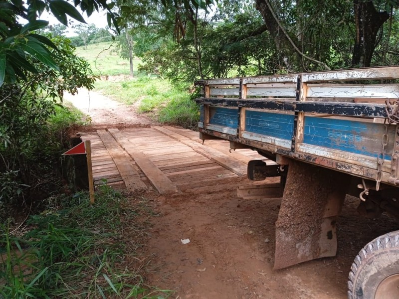 Secretaria de Obras recupera ponte na região da Ponte Preta