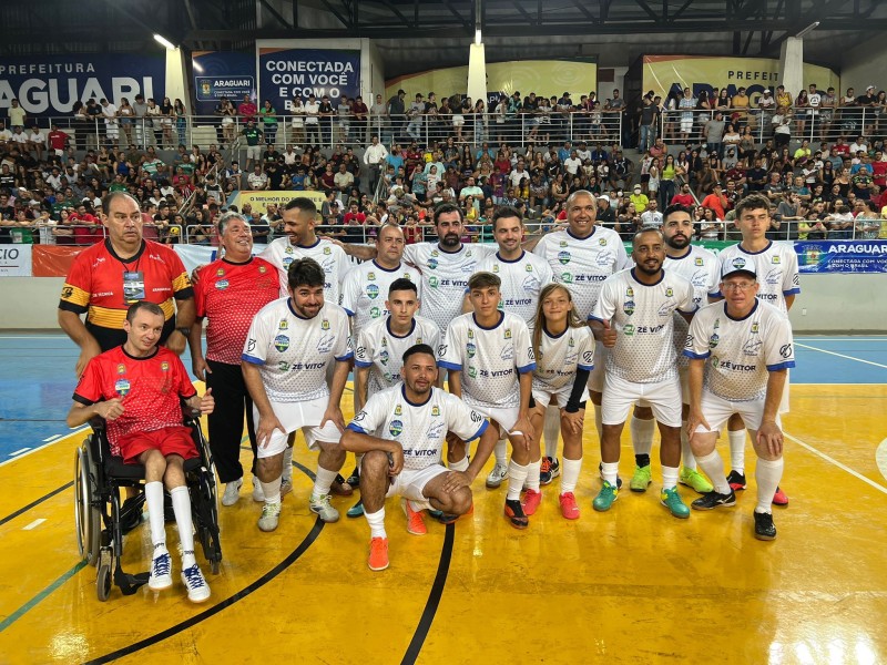 Jogador Falcão se apresenta em noite memorável no Ginásio Poliesportivo em Araguari